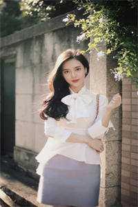 春悸年倚晋江